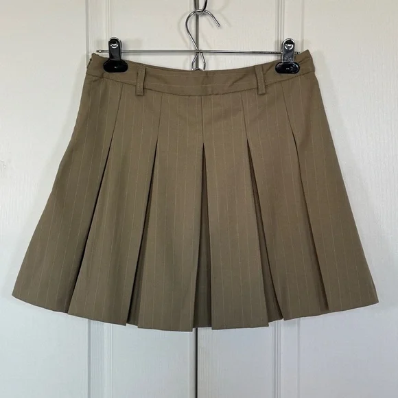 NWOT En Saison Arden Pleated Mini Skirt - Taupe Ecru - Size Medium - Picture 3 of 7